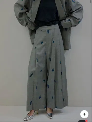 CHECK FLOWER PLEATS PANTS