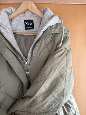 ZARA 올리브 그린 퀼팅 다운 자켓