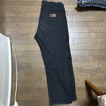 Wrangler 블랙 스트레이트 청바지