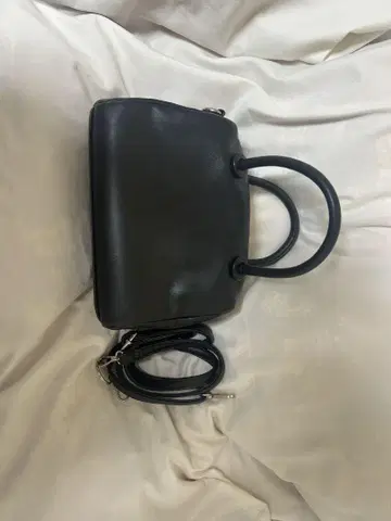 블랙 가죽 핸드백