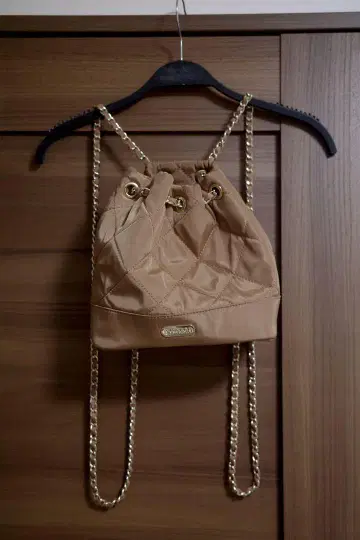 IENA SLOBE x OUTDOOR 별주 퀼팅 체인 백팩