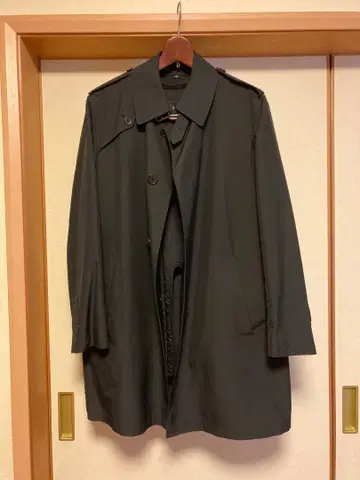 SANYO 블랙 트렌치코트 견장 부착