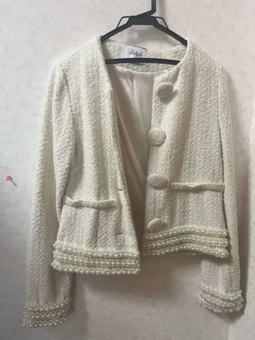 딜라이루 누아르 아이보리 펄 장식 노카라 자켓