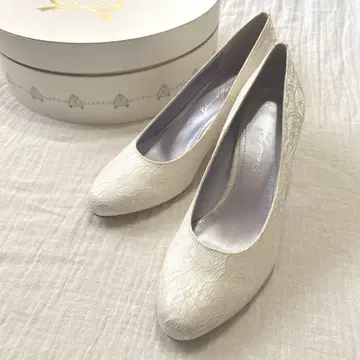 [ 미사용 새상품 ] 레이스 화이트 펌프스 22.5cm