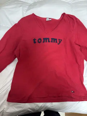 tommy girl jeans 빨간색 / V넥 긴팔 T셔츠