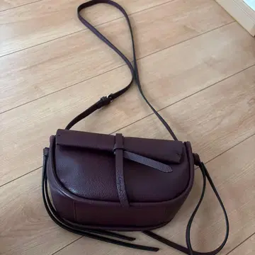 버건디 인조 가죽 숄더백