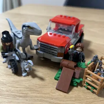 LEGO 쥬라기 월드 벨로키랍토르를 유인하라