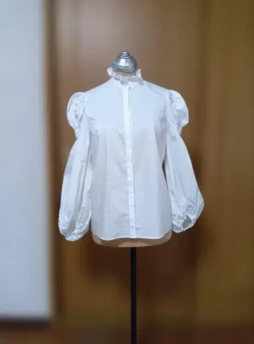 걸리쉬 St.cecilia 화이트 다이애나 블라우스 새상품급