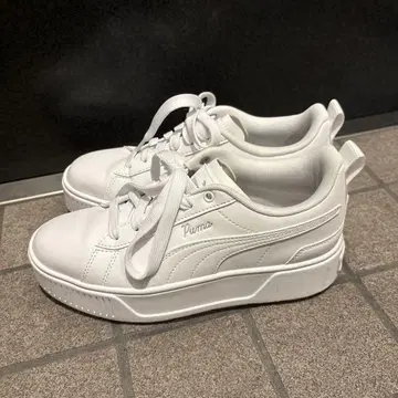 Puma 화이트 스니커즈