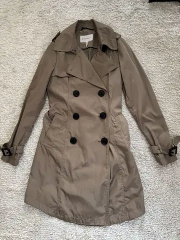 새상품급 BCBG 맥스아즈리아 베이지 트렌치코트 S