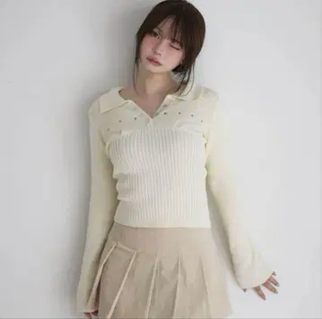andmary Lindsay logo tops ivory