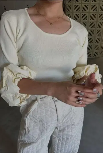 새상품급 AMERI VINTAGE PINCH SLEEVE KNIT TOP