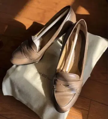 펠리코 천연 가죽 펌프스 35.5 로퍼풍 그레이 베이지