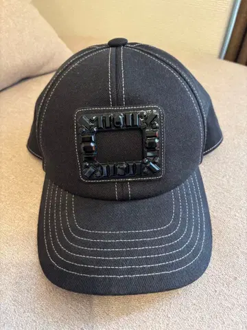 로저 비비에 블랙 캡 M