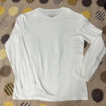 EA7 화이트 긴팔 T셔츠 M