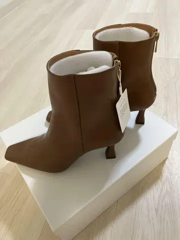 브라운 스틸레토 부츠