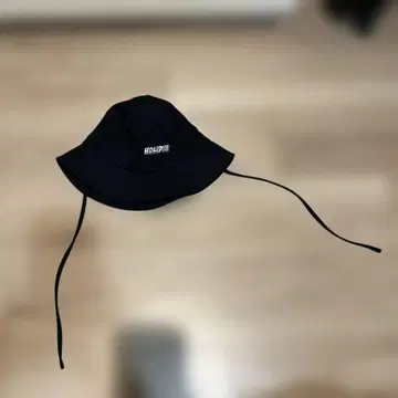 HOLIDAY 버킷햇 블랙