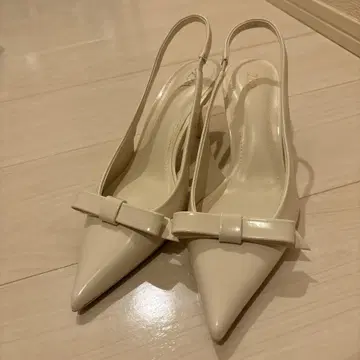 ZARA 베이지 리본 하이힐