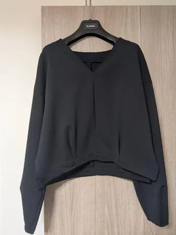 스터닝 루어 Black V넥 셋업