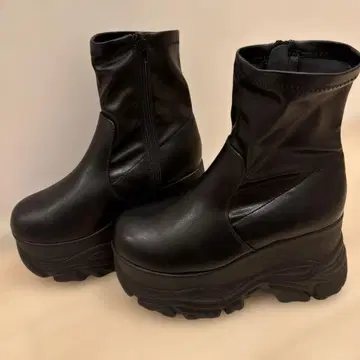 새상품 스트레치 통굽 부츠 블랙