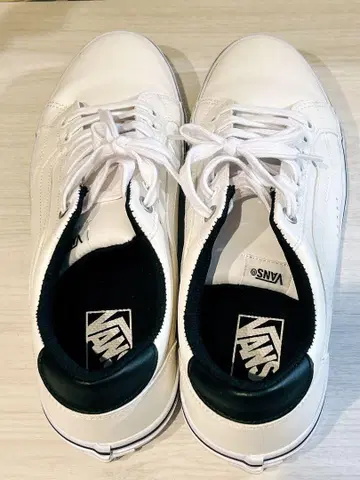 VANS 화이트/블랙 스니커즈