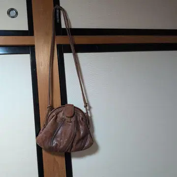 브라운 천연 가죽 숄더백