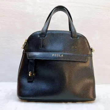 새상품급 FURLA 훌라 파이퍼 현행 핸드백 블랙 로고 금장 장식