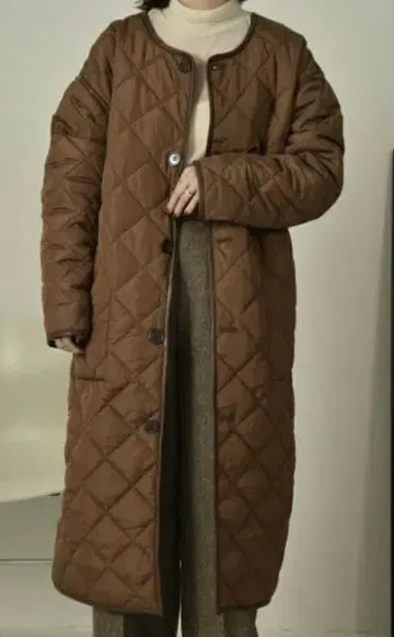 라우지 오리지널 퀼팅 리버서블 코트 브라운