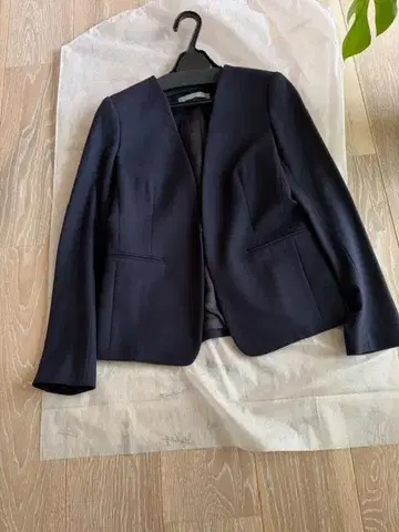 [ 새상품급 ] Theory Luxe 사키소니 노카라 자켓 네이비 36
