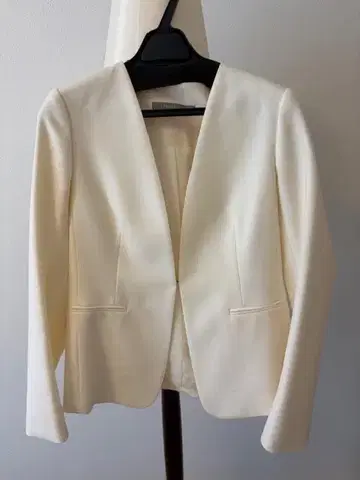 Theory Luxe 사키소니 노카라 자켓 화이트 36