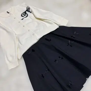 새상품급 리본 무늬 가디건&리본 스커트 세트 블랙