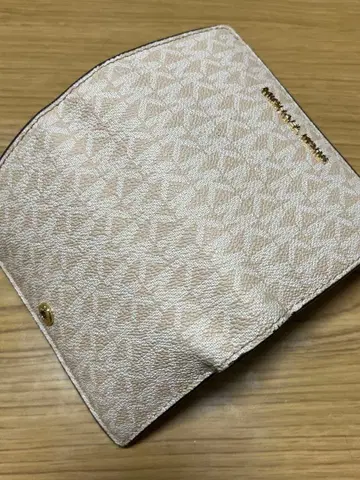 MICHAEL KORS 기하학 패턴 접이식 지갑