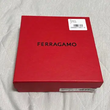 FERRAGAMO 블랙 크로스바디 카드 케이스