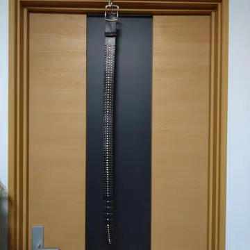 스터드 & 지르코니아 장식 블랙 가죽 벨트