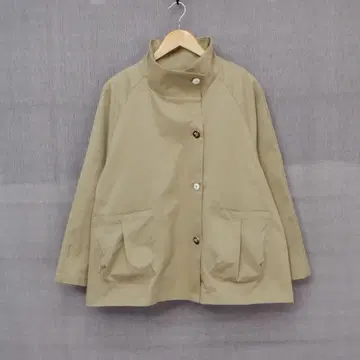 *이즈 스칼라 543230 꽃나비 자수 미들 기장 코트
