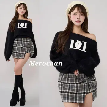 다리치 DD 로고 원숄더 니트탑 블랙 미사용 새상품