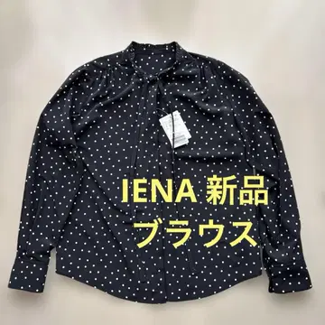 [새상품] IENA 이에나 옷깃 프릴 보타이 블라우스 블랙 도트