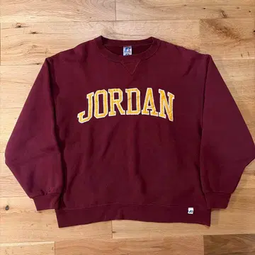 러셀 앞V 맨투맨 버건디 로고 짧은 기장 M 사이즈