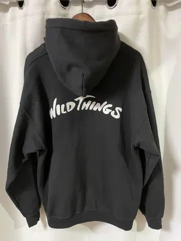 WILDTHINGS 블랙 후드 부착 후드티