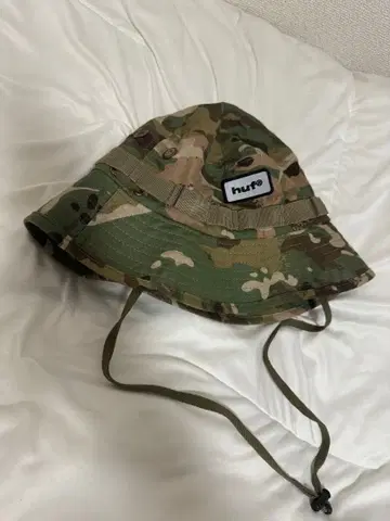 huf 카모플라쥬 버킷햇 스트랩 포함