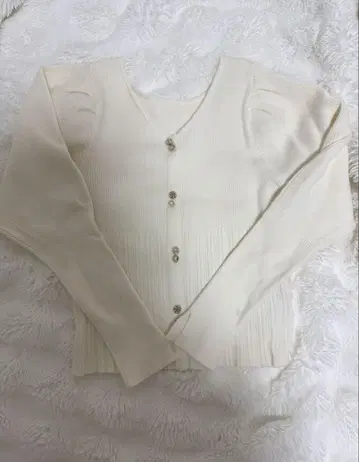 dazzlin 다즐린 비쥬 부착 리브 니트