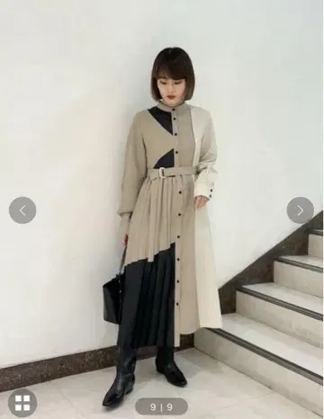 UNITED TOKYO 슬라이드 라인 플리츠 원피스 베이지