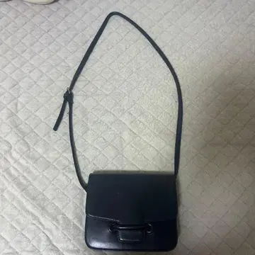 블랙 가죽 숄더백