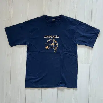 AUSTRALIA 호주 자수 디자인 박스T 네이비 골드