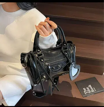 블랙 가죽 미니 핸드백