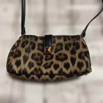 비바유 레오파드 무늬 라메 숄더백