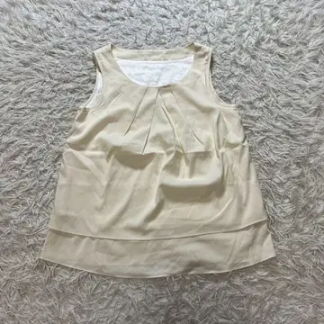 [ 새상품급 ] 아이보리 턱 슬리브리스 상의