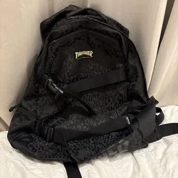 Thrasher 레오파드 무늬 블랙 백팩