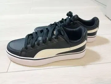 PUMA 캐주얼 스니커즈 블랙/화이트