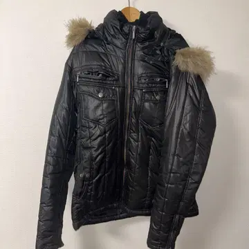 블랙 다운 자켓 퍼 후드 부착